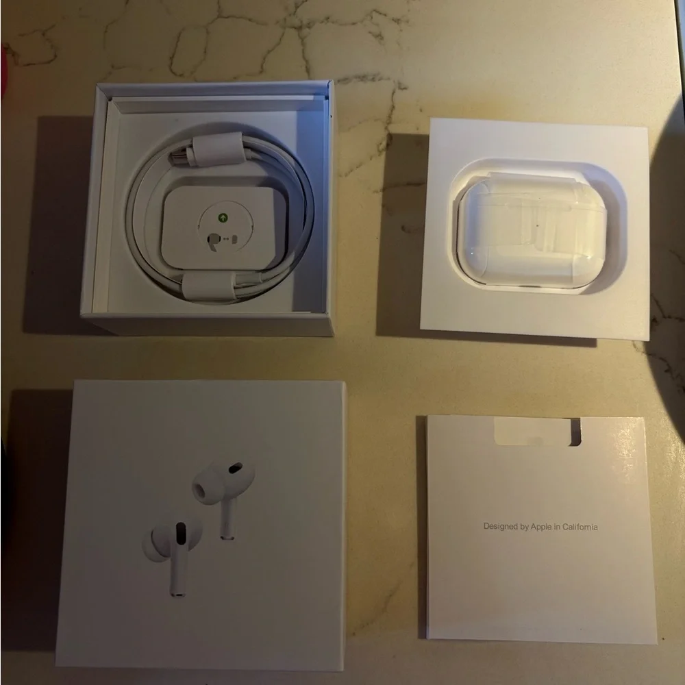 Apple White Wireless Earbuds